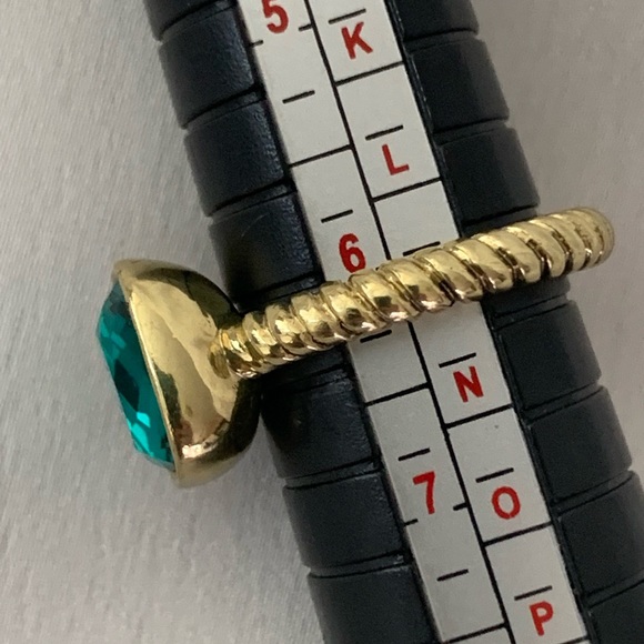 Heidi Daus®"Ring It Up" Crystal Square Ring Green Size 6 NIB - Picture 6 of 8